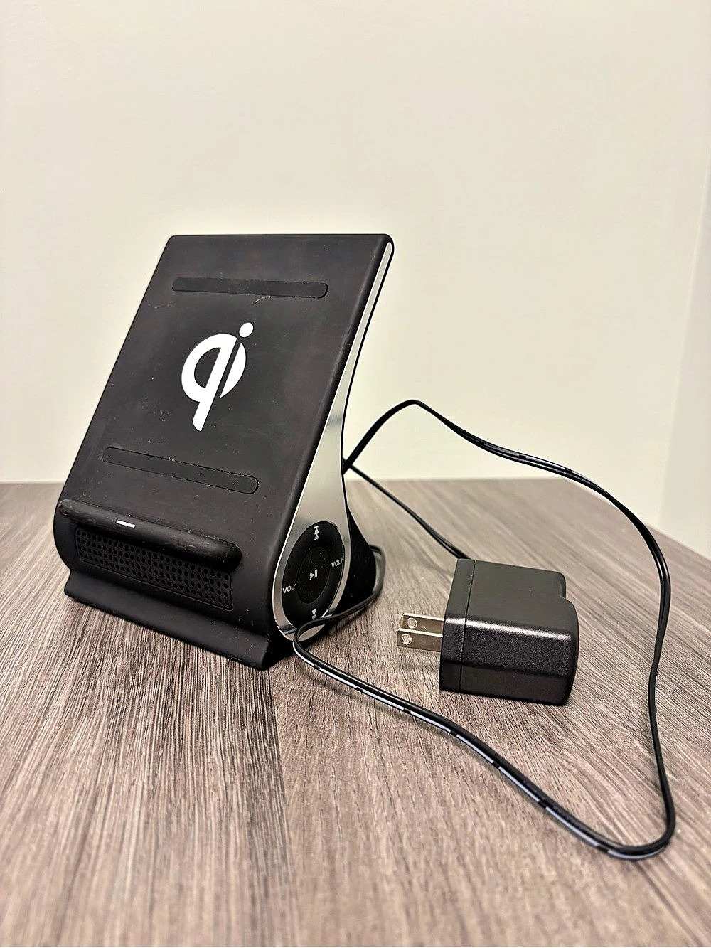 Azpen DockAll D101 Qi Wireless Charger Bluetooth Speaker Dock